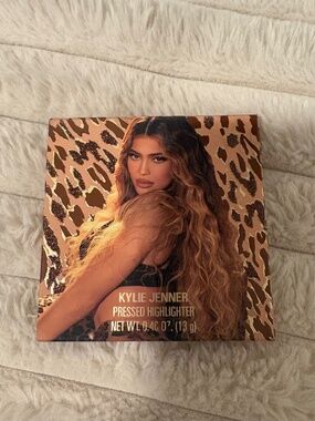 Kylie Cosmetics Hear Me Roar Highlighter